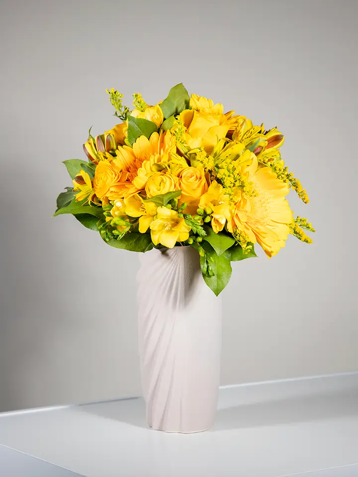 Bouquet giallo di rose e gerbere